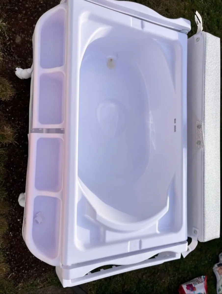 Baby Changing Station and Bath - Image 1