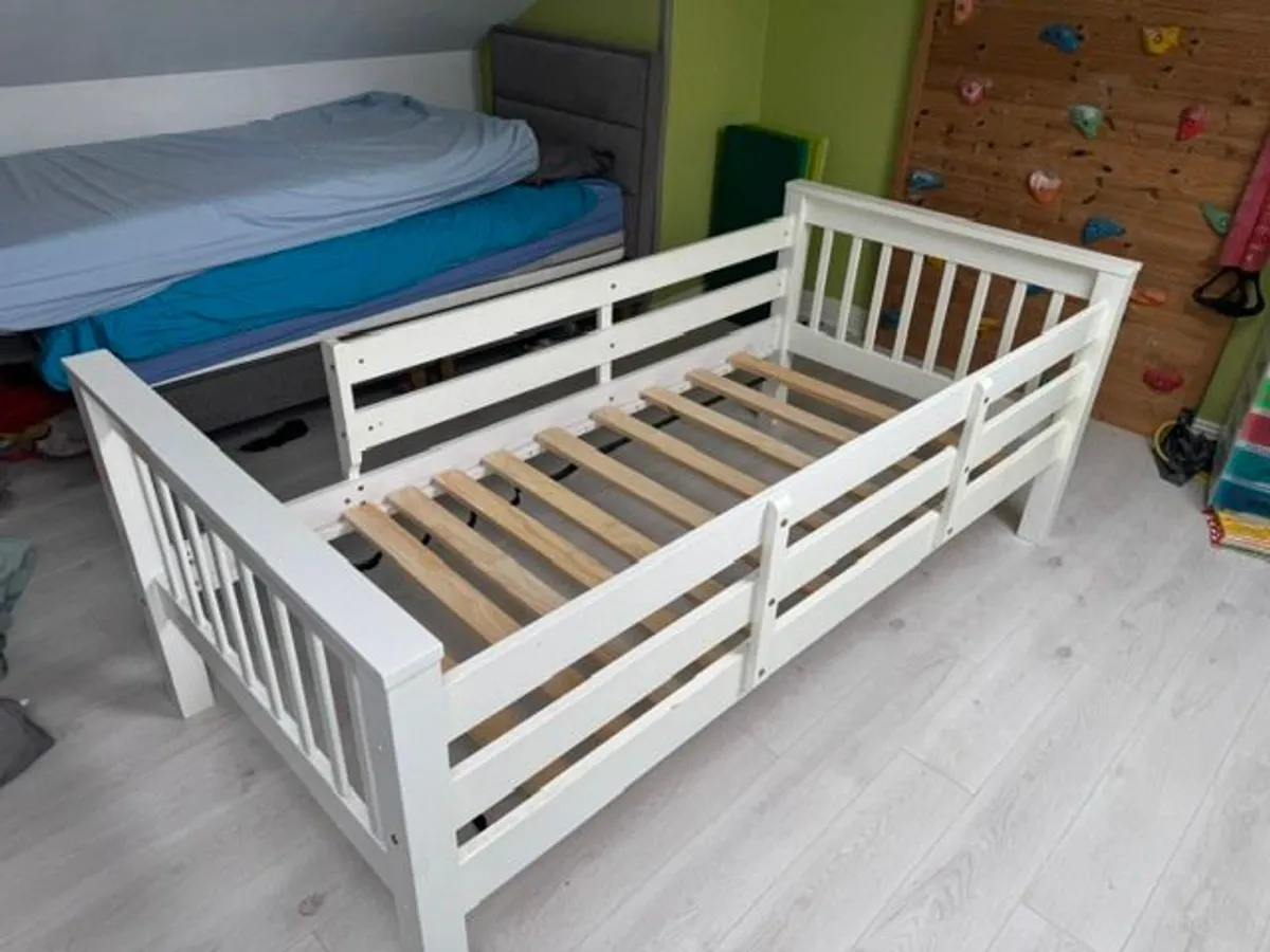 Bed - Image 1