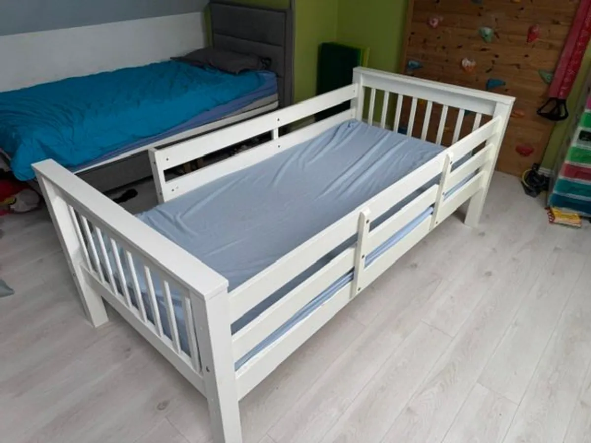 Bed - Image 2