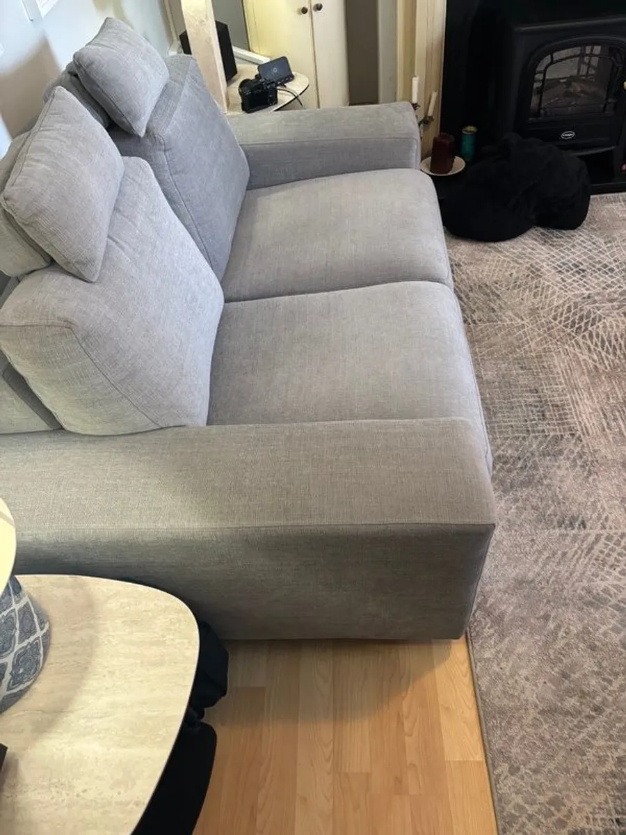 FAMA CALLESSI 2 seater couch like new condition. - Image 2