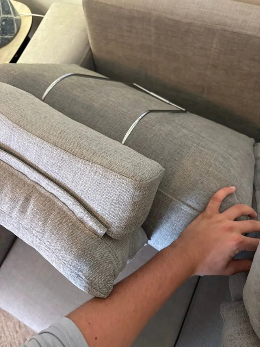 FAMA CALLESSI 2 seater couch like new condition. - Image 3