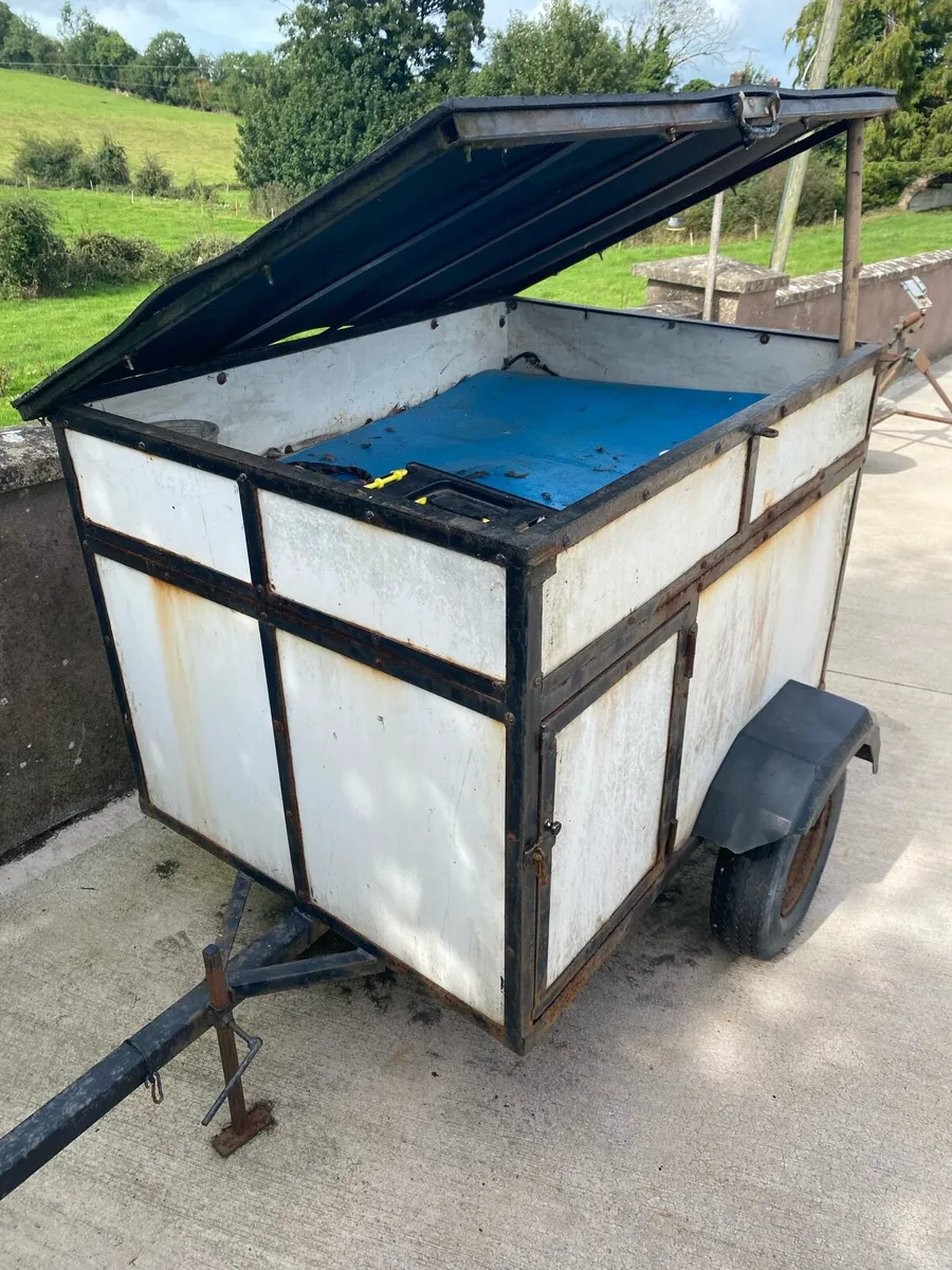 Dog Trailer - Image 1