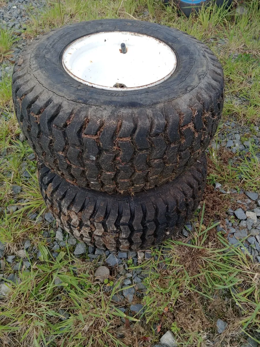 Lawnmower tyres
