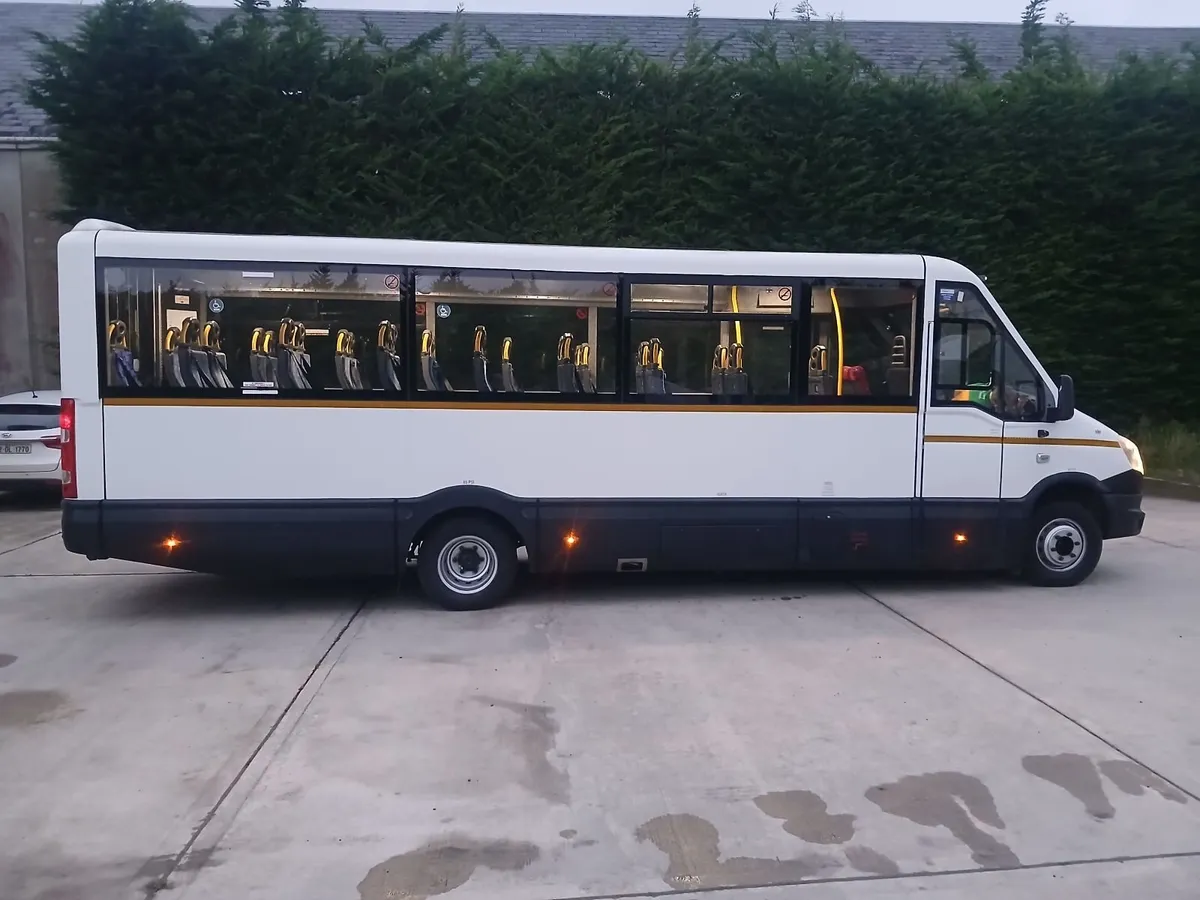 Iveco 33 +driver - Image 1