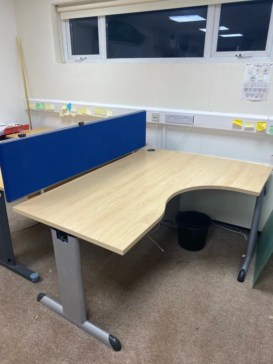 4 office desks - Image 1