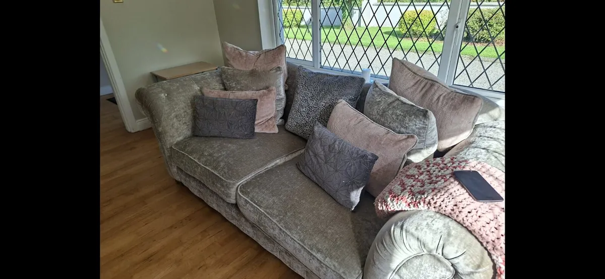 ** grey velvet couch (Scatter back) like new ** - Image 1