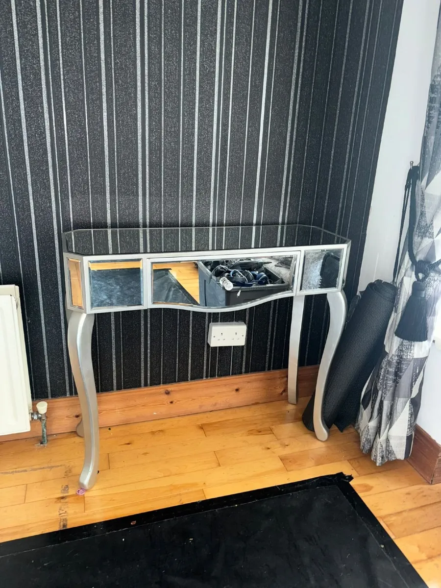 Console Table - Image 2