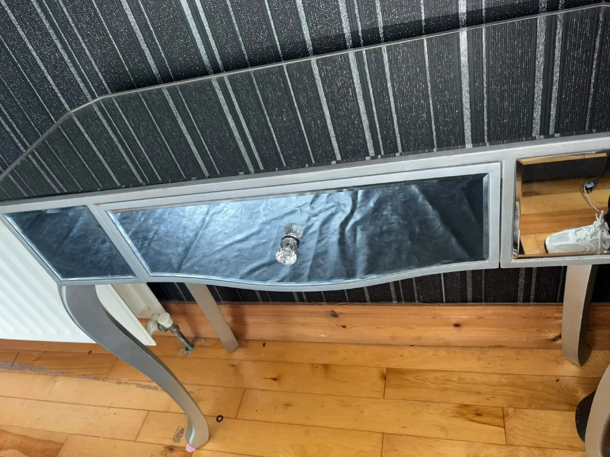 Console Table - Image 4