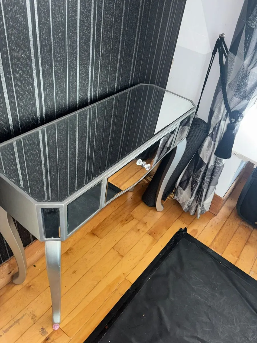 Console Table - Image 1