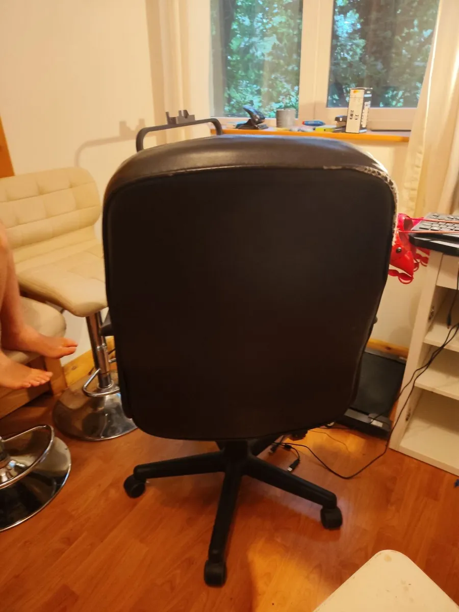 Black office chair - Image 2