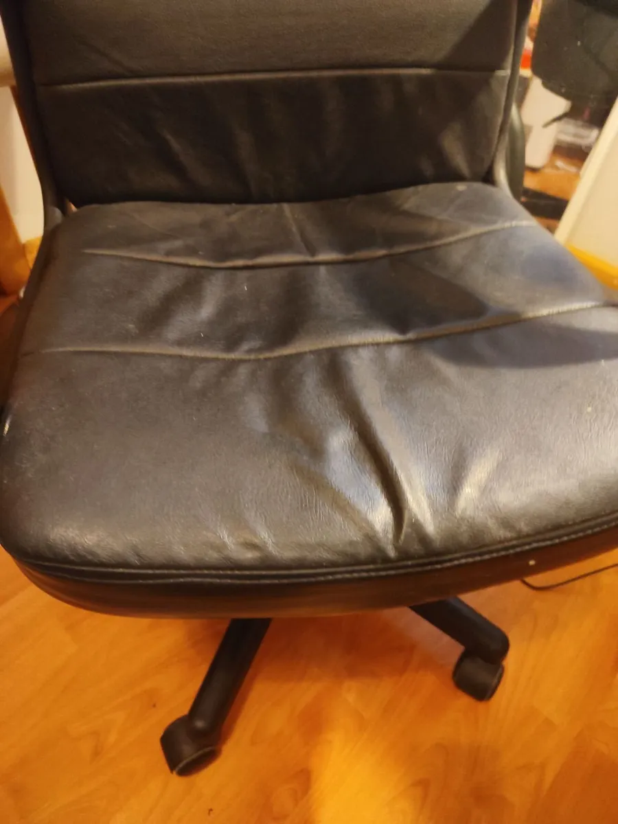 Black office chair - Image 3