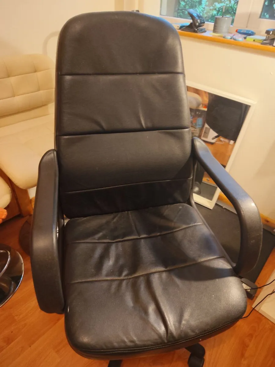 Black office chair - Image 4