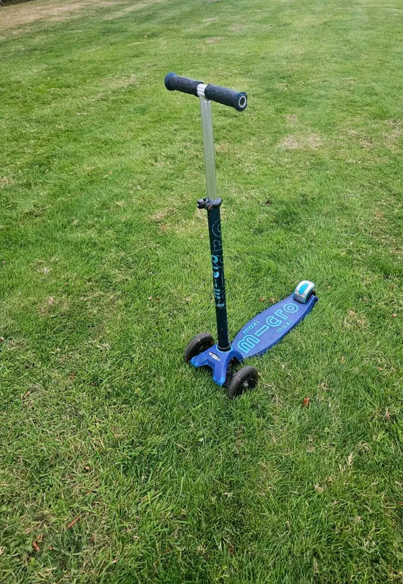 Maxi Micro Scooter with Light Up  Wheels - Image 1