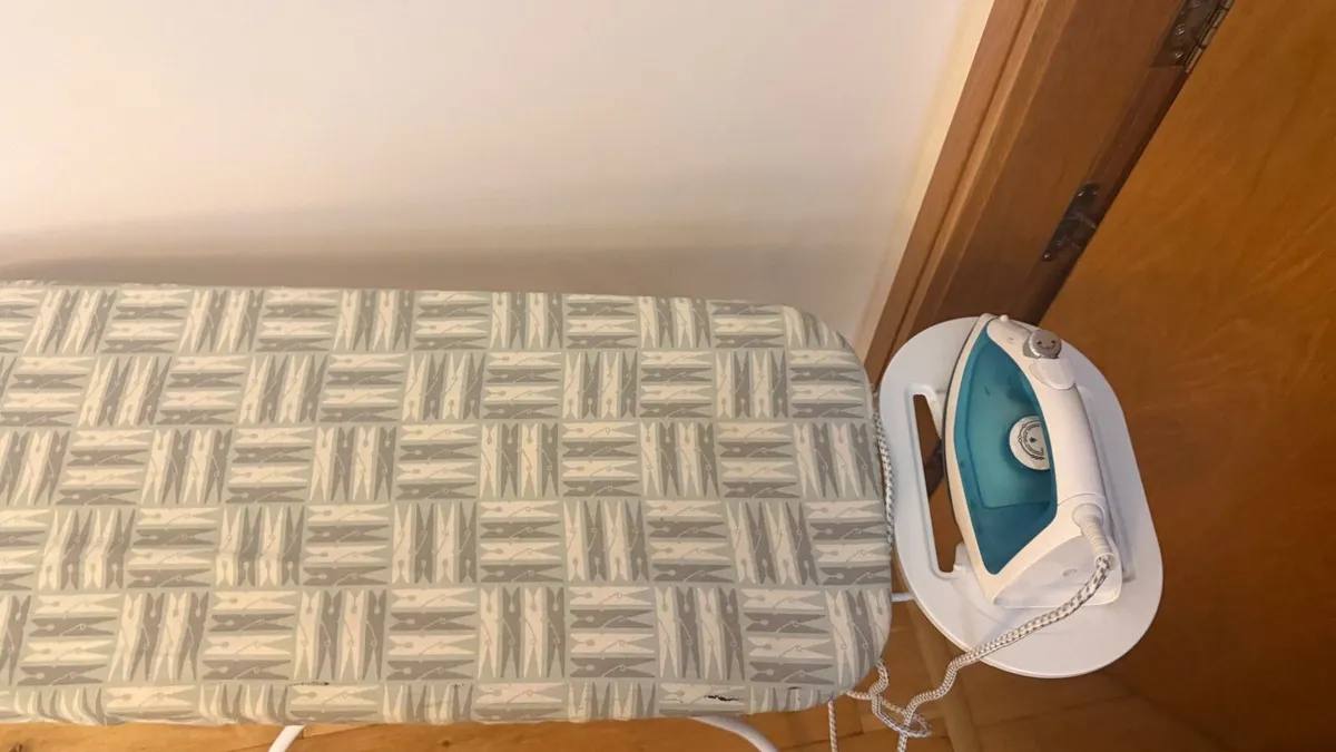 Iron & Ironing Board – €20 - Image 3