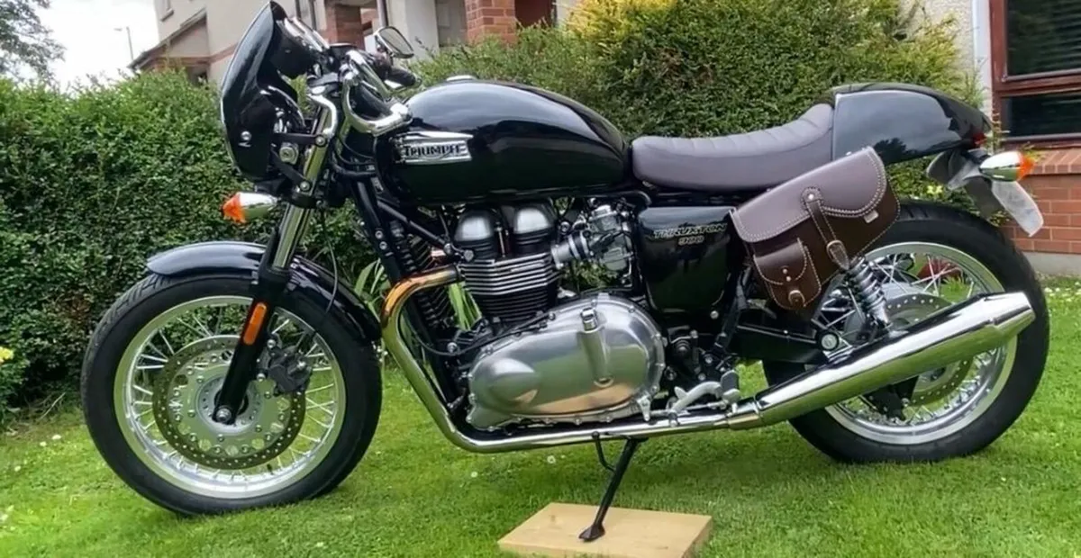 Triumph thruxton 900 - Image 1