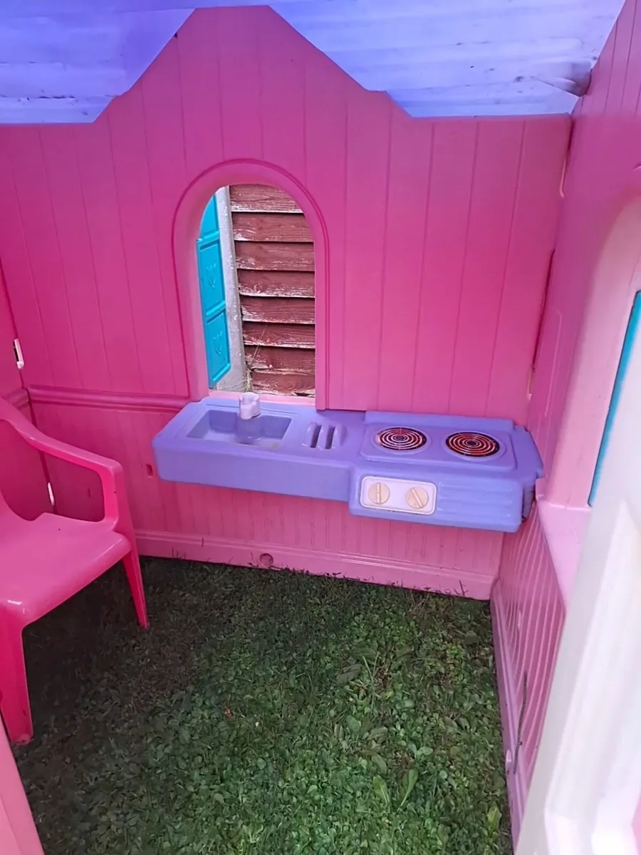Kids Play house -little tikes - Image 4