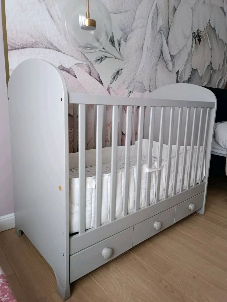 Baby cot - Image 1