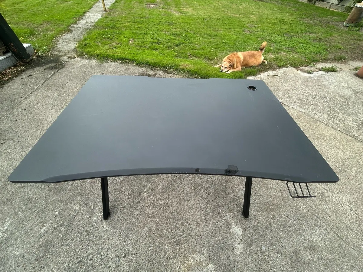 Gaming desk - Image 1