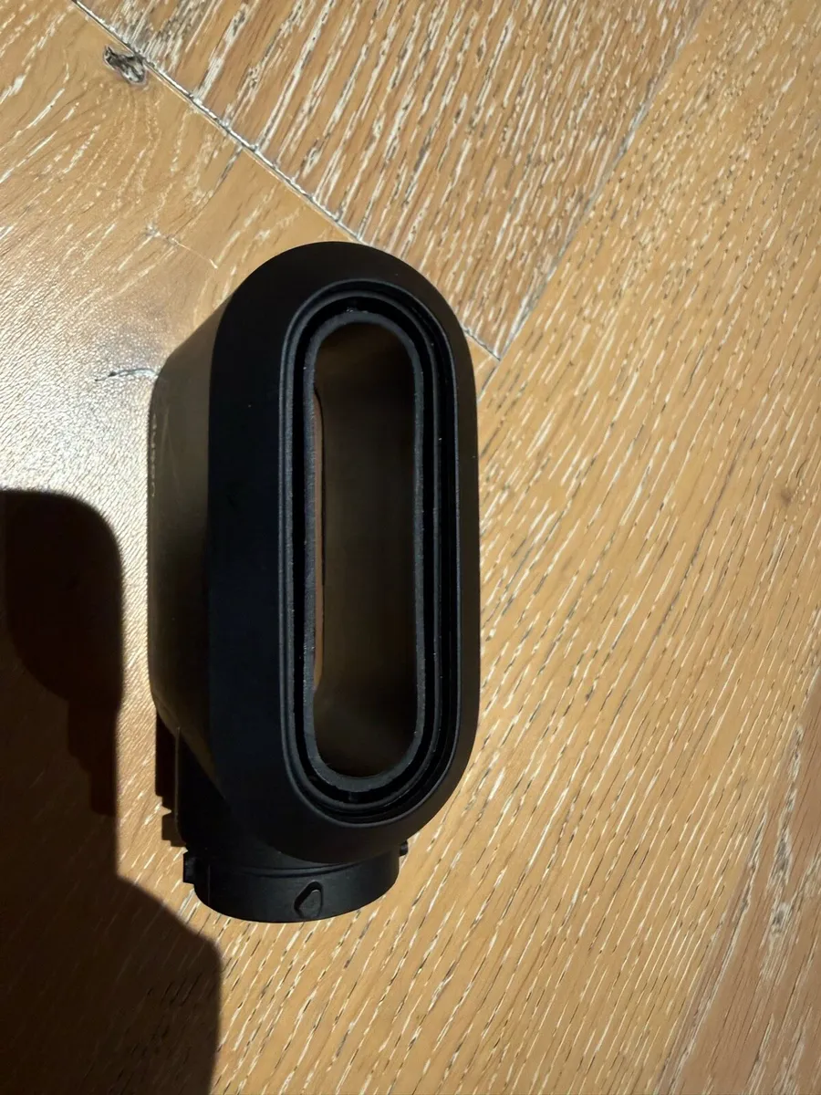 Dyson Airwrap Attachments & Storage Case - Image 4