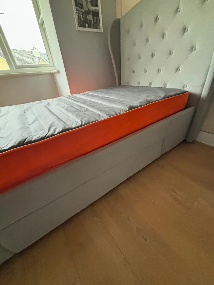 Single bed and mattresses - Image 3