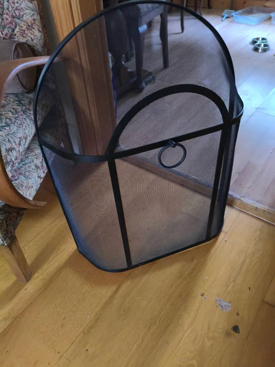 Fire guard like new heavy strong 10 euro - Image 1