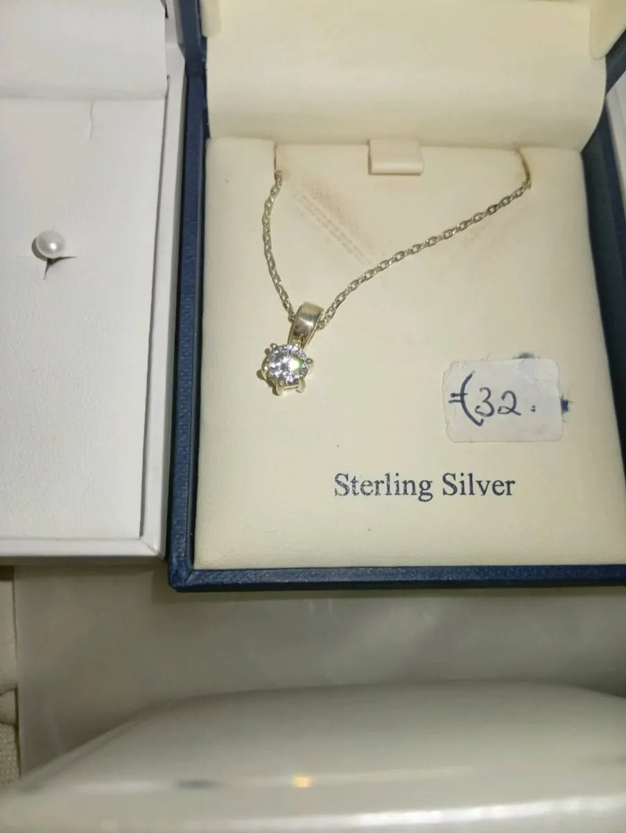 CLOSE DOWN JEWELLERY SALE 220 FOR LOT SLIVER GOLD - Image 2