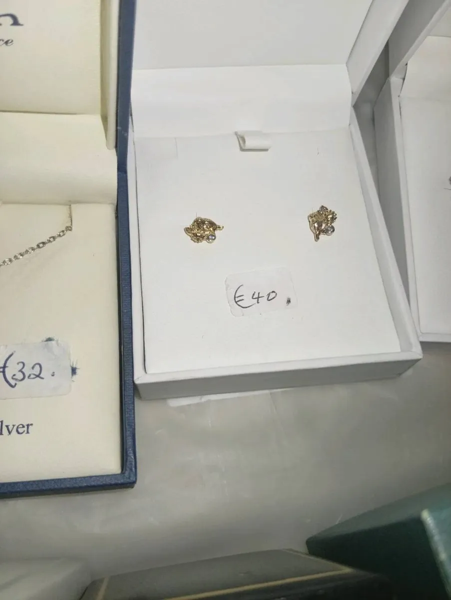 CLOSE DOWN JEWELLERY SALE 220 FOR LOT SLIVER GOLD - Image 3