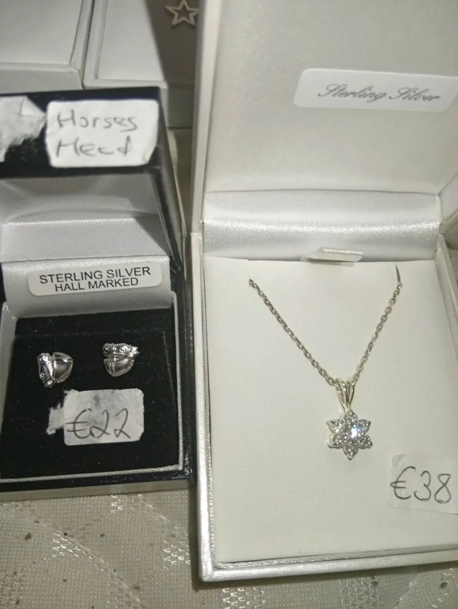 CLOSE DOWN JEWELLERY SALE 220 FOR LOT SLIVER - Image 1