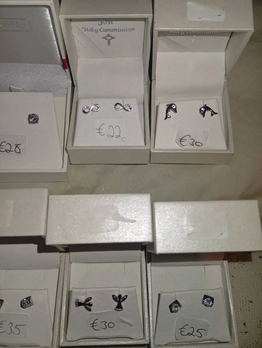 CLOSE DOWN JEWELLERY SALE 220 FOR LOT SLIVER - Image 1