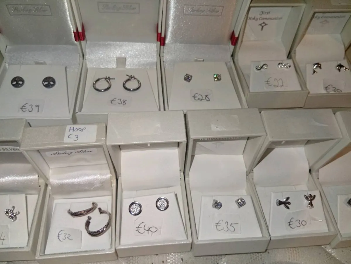 CLOSE DOWN JEWELLERY SALE 170 FOR THE LOT SLIVER - Image 1