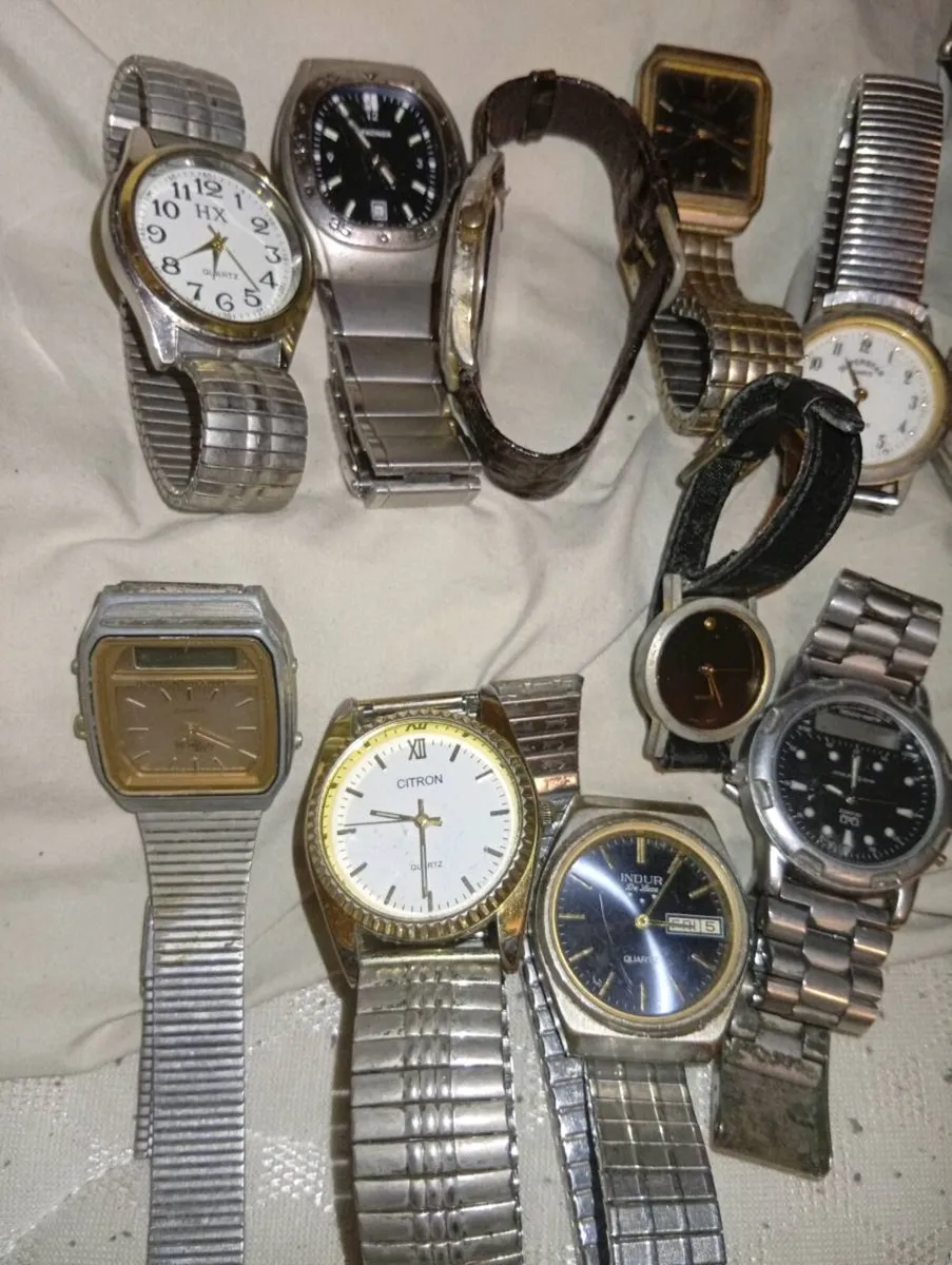 JOB LOT OF OLD VINTAGE WATCHES - Image 1
