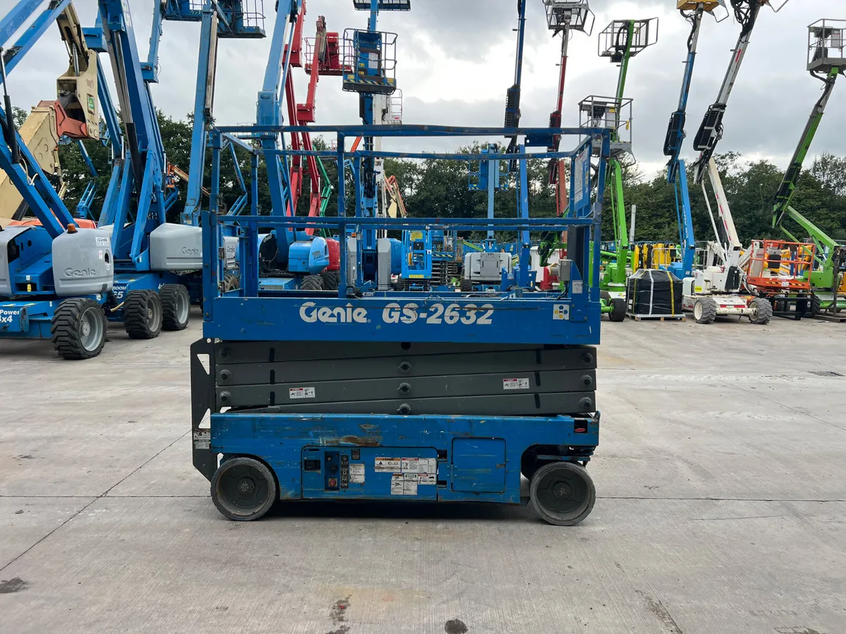 Genie GS2632 Scissor Lift - New Batteries - Image 4