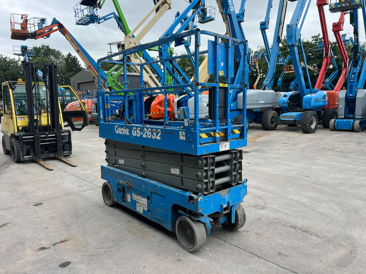 Genie GS2632 Scissor Lift - New Batteries - Image 3