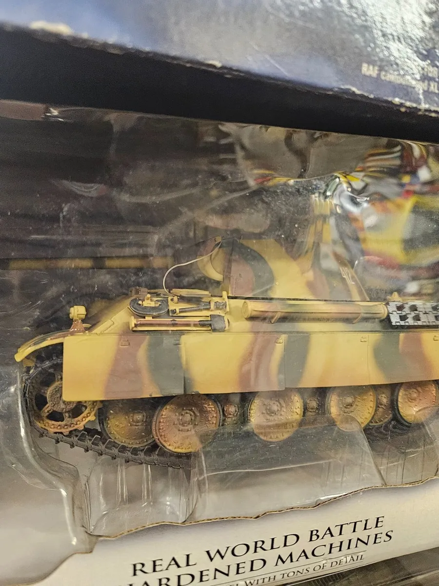 Corgi Forces of Valor German WW2 Panther Tank - Image 3