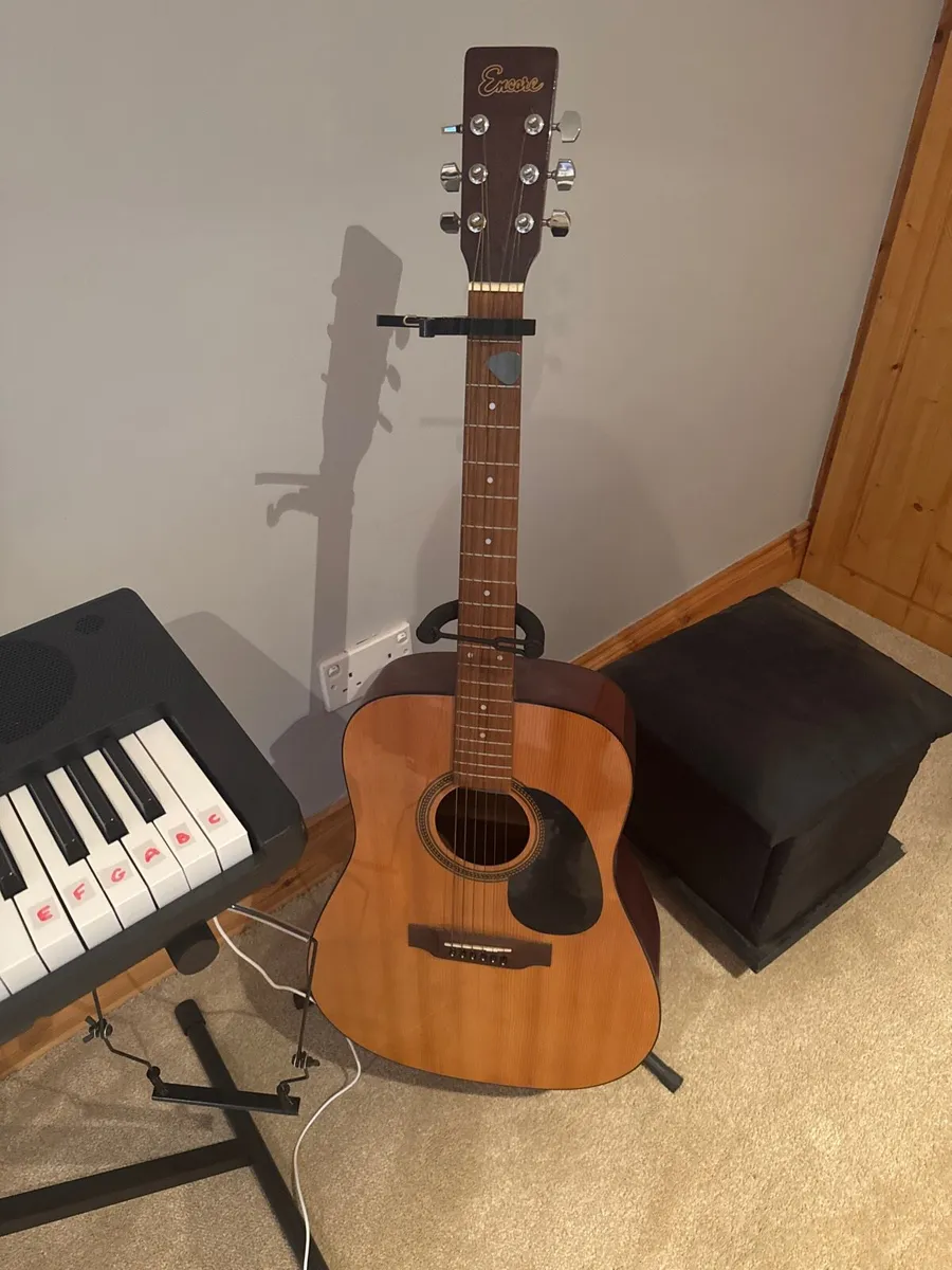 2 guitars and electric keyboard - Image 4