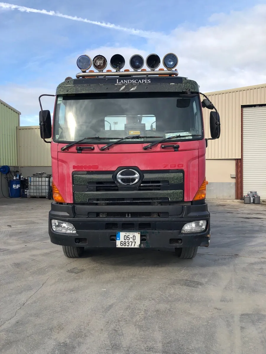 Hino grab truck - Image 2