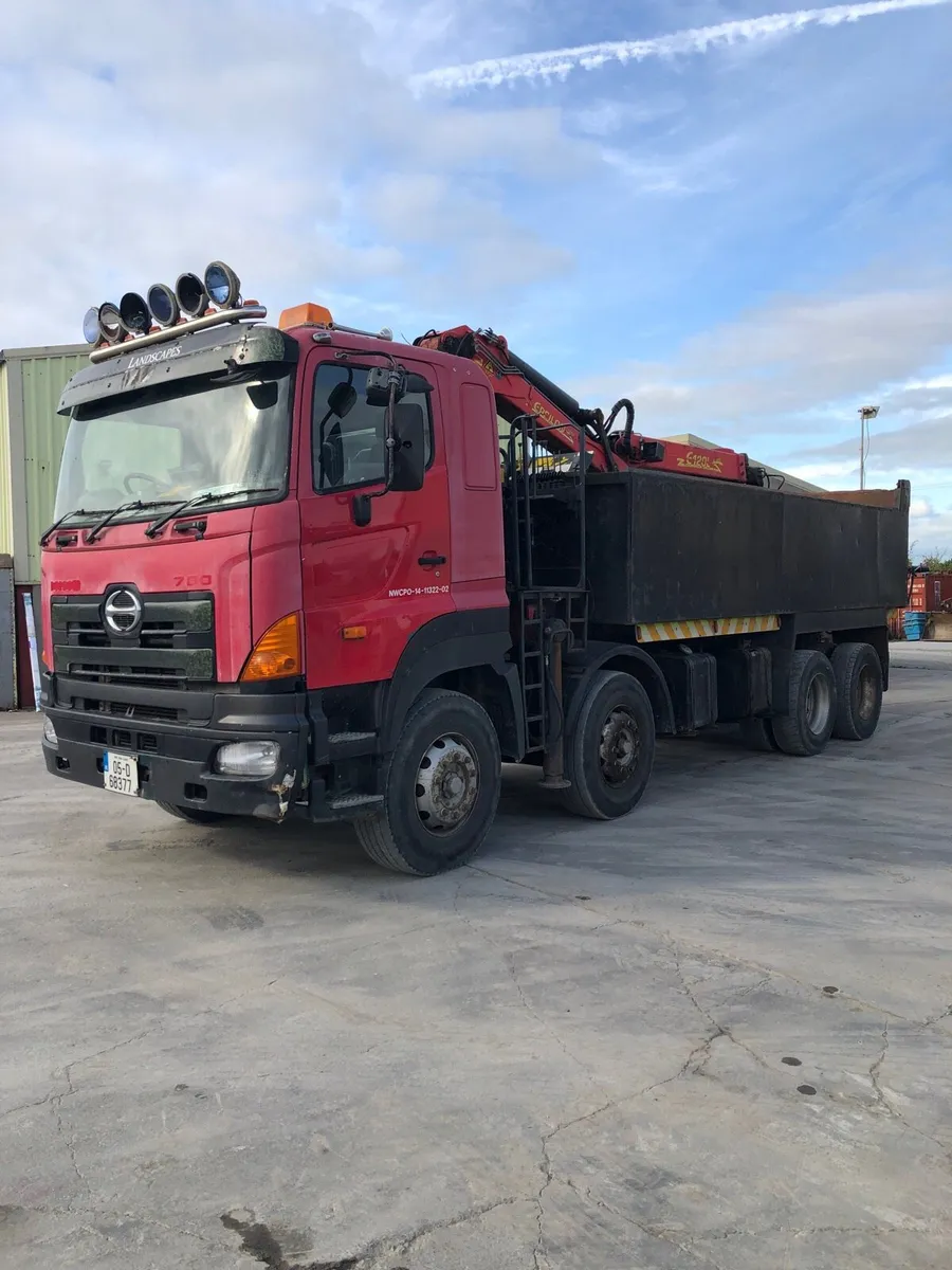 Hino grab truck - Image 3
