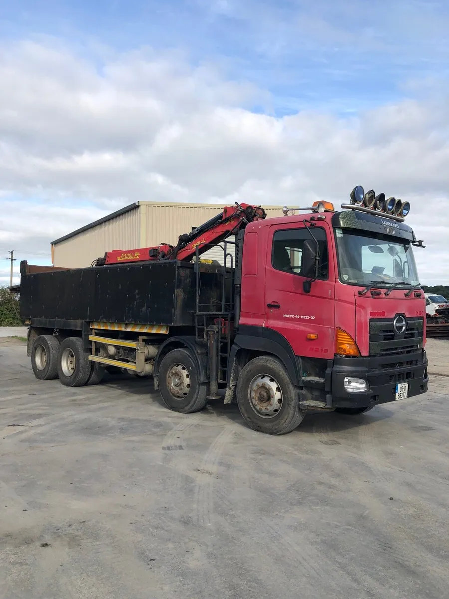 Hino grab truck - Image 1