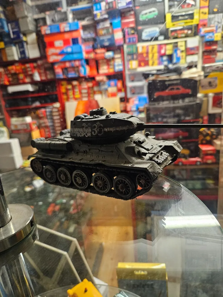 Corgi Forces of Valor Russian WW2 T34 - Image 3