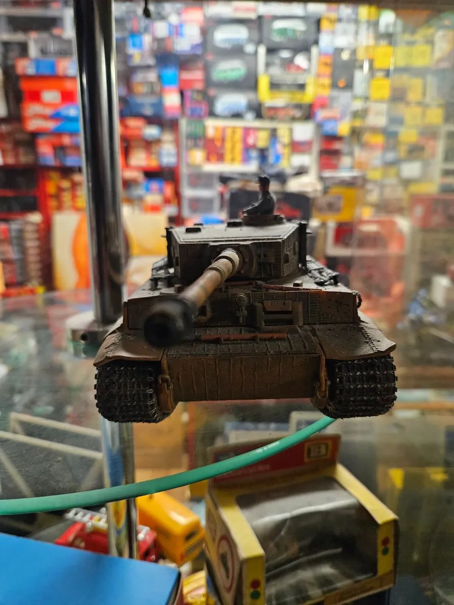 Corgi Forces of Valor German WW2 Tiger Tank - Image 3