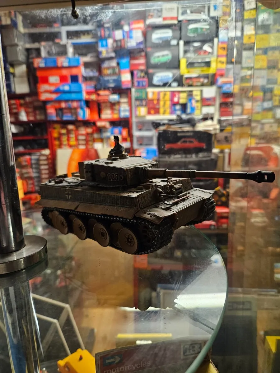 Corgi Forces of Valor German WW2 Tiger Tank - Image 2