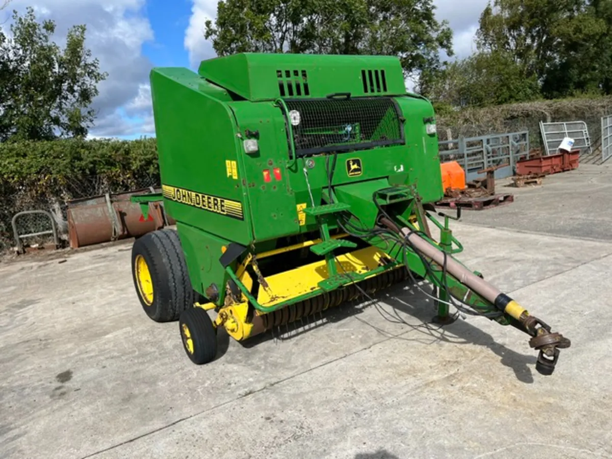 John Deere 578 and 575 Round Balers - Image 4