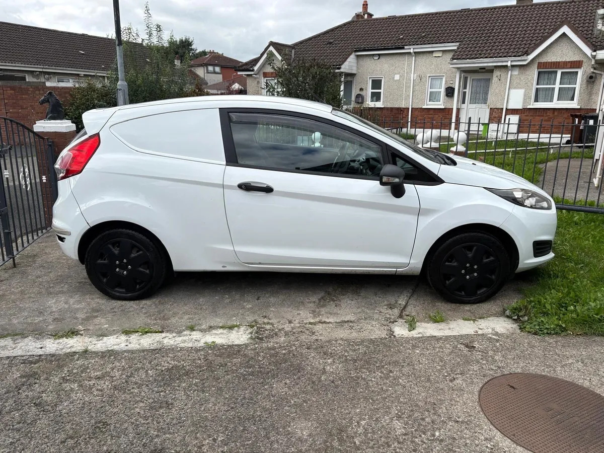 Ford Fiesta Van - Image 2