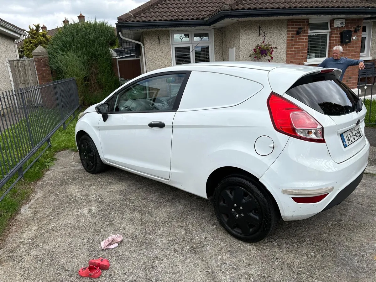 Ford Fiesta Van - Image 4