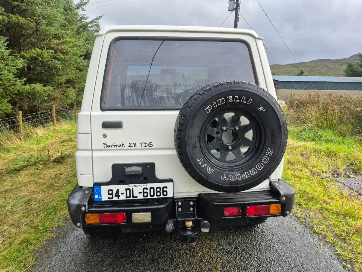 Daihatsu Fourtrak - Image 4