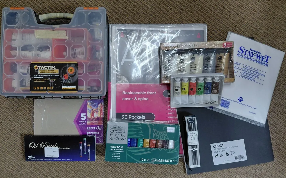 Artist Materials ~ideal for students 😊
