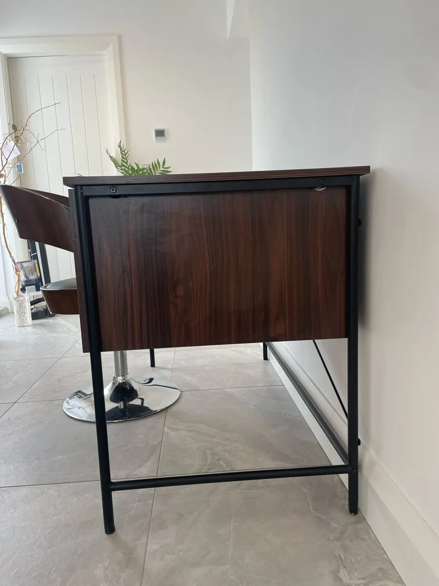 Office desk and chair - Image 2