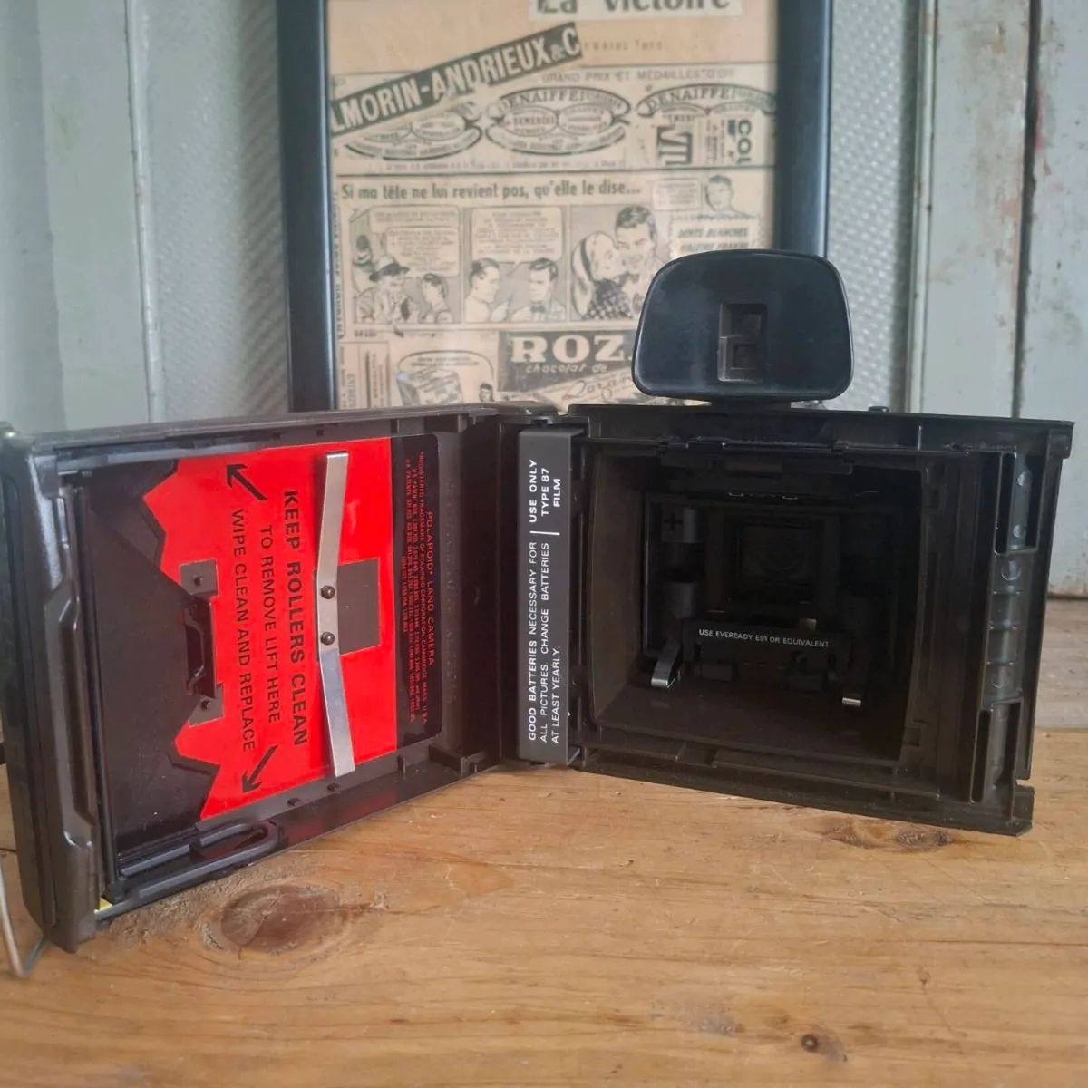 Vintage Polaroid Super Swinger - Image 3