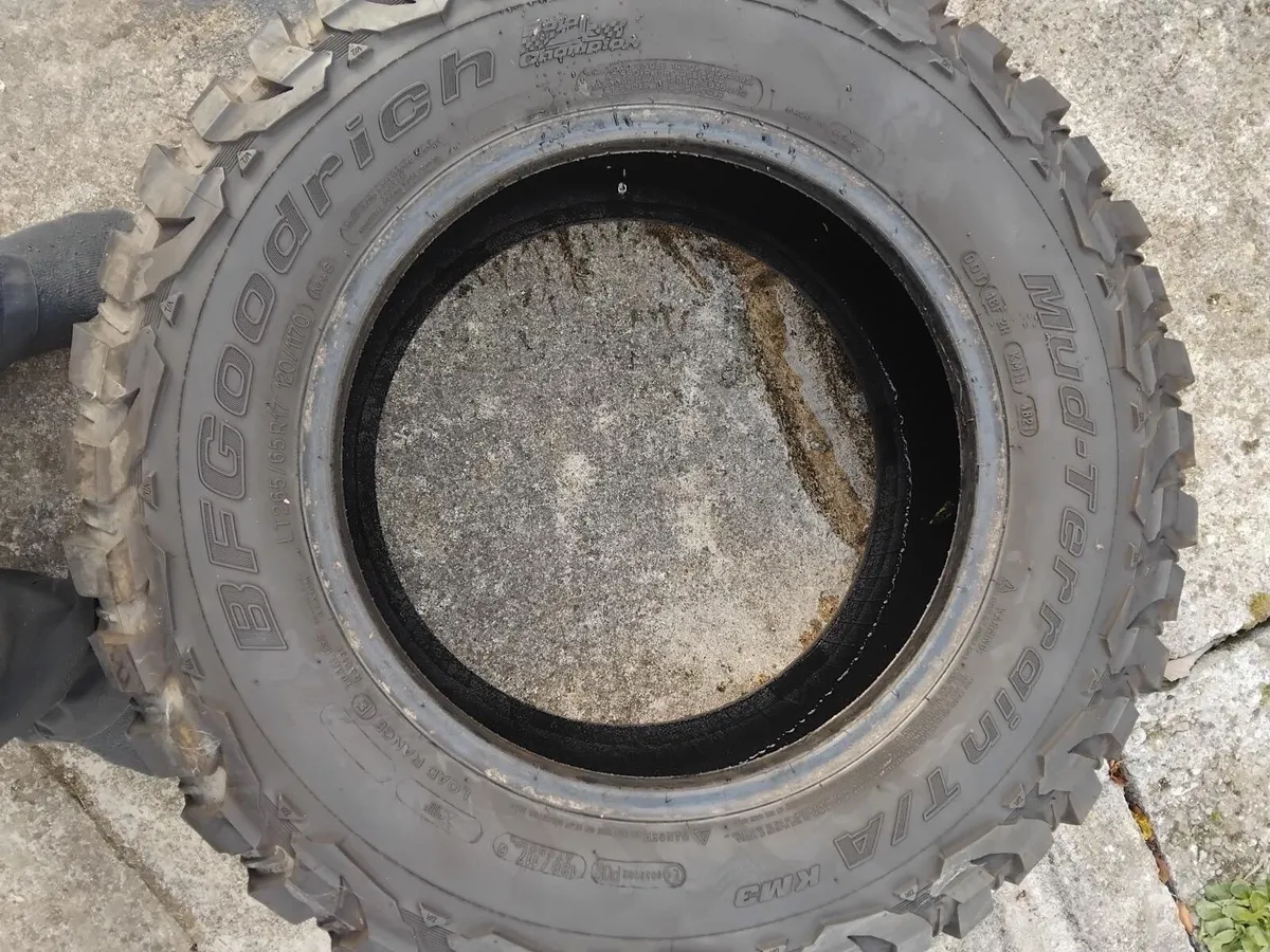 4x BFGoodrich KM3 Mud-Terrain tyres - Image 2