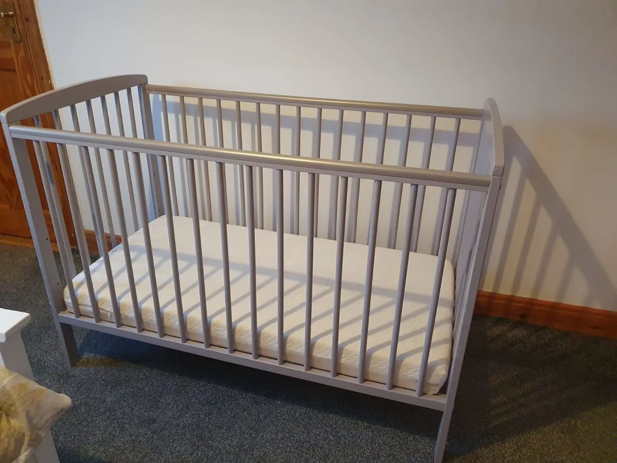 Baby Elegance Cot w/mattress - Image 2
